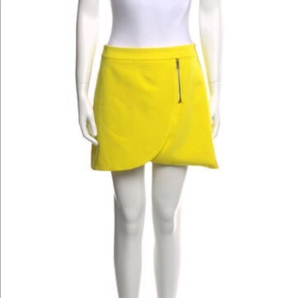 Alice + Olivia Scalloped Accent Mini Neon Skirt With Zipper Detail, size 8 - Picture 1 of 4